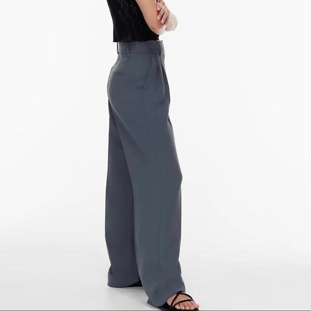 BNWT Effortless pants in echo grey - Picture 2 of 3